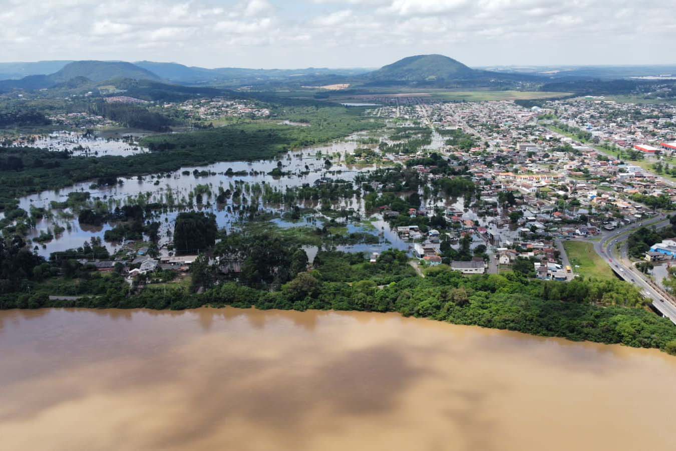 Meio Dia Paraná - Cascavel  Cascavel registra mais dois casos de
