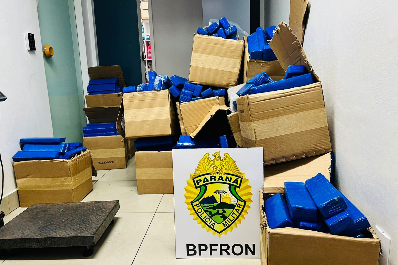 Polícia Militar apreende 488 quilos de maconha em Ouro Verde do Oeste