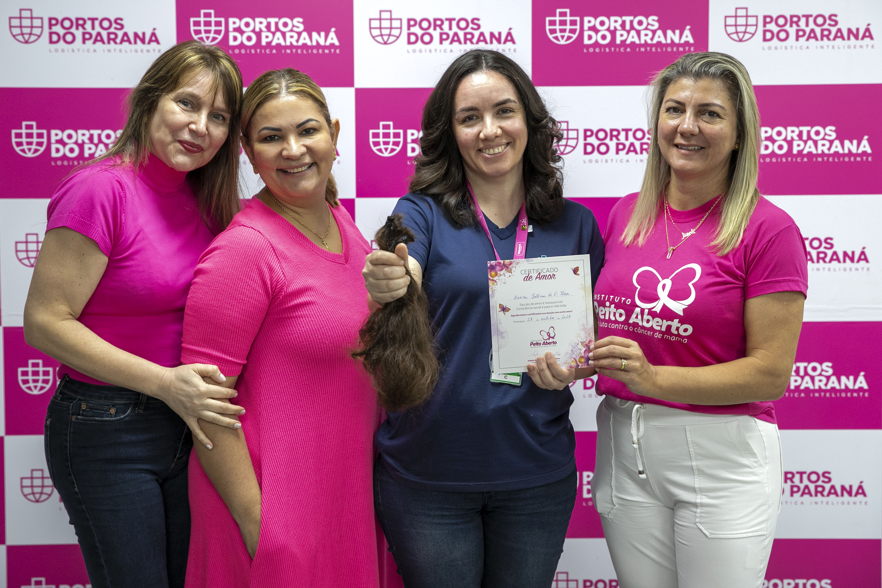 Solidariedade: portuários do Paraná doam cabelos para campanha Outubro Rosa