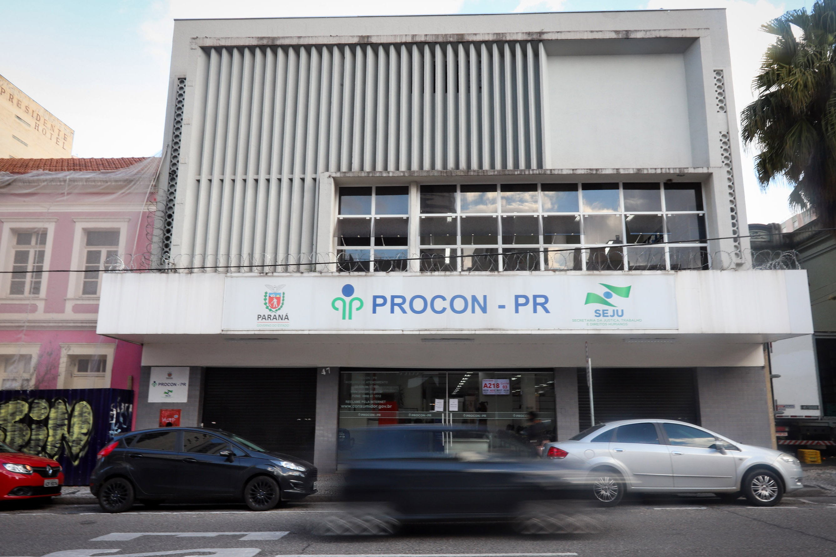 Direitos: Procon-PR atende 220 mil consumidores em 2024; confira como acessar