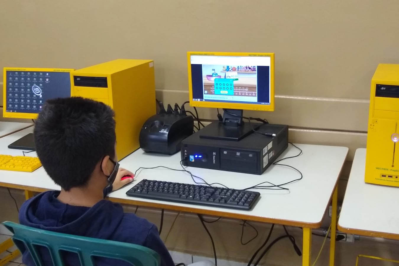 Professor usa jogos de RPG para ensinar matemática aos alunos no litoral de  SP: 'mais confiantes', Educação