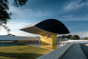 O Museu Oscar Niemeyer (MON) realiza uma série de encontros com o tema arquitetura. Nesta sexta-feira (26/11), às 19h, acontecerá o primeiro, no qual estarão presentes o arquiteto e pesquisador Sérgio Moacir Marques (PROPAR-UFRGS) e a arquiteta e professora Paula Zasnicoff Cardoso (Arquitetos Associados / UNI-BH / Ibmec), com mediação do arquiteto e professor Rodrigo Sartori Jabur (UFPR). - Curitiba, 25/11/2021.