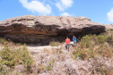 Projeto da UEPG realiza inventário de sítios arqueológicos com pinturas rupestres nos Campos Gerais