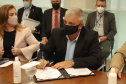 Governador assina ordem de serviço para construção da primeira Cidade do Idoso no Paraná