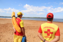 Atuação dos guarda-vidas na Costa Oeste aumenta a prevenção e diminui afogamentos durante a temporada de verão