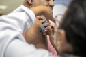 Trabalhadores portuários de Paranaguá recebem vacina contra Covid-19 e Influenza H3N2 