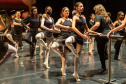  Escola de Dança Teatro Guaíra celebra Dia das Mães no palco do Guairão