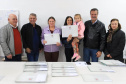 Famílias de Mandirituba recebem documentos para regularizar propriedades