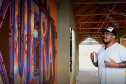 Oficina de grafitti estimula frequência escolar e fortalece cultura indígena em escola no oeste do estado