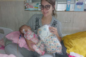 Em Cascavel, “Naninhas do bem” confeccionadas por custodiados ajudam no tratamento de crianças hospitalizadas