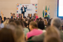 Educação reúne 800 educadores em encontro de formação continuada em Foz do Iguaçu