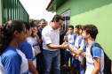 Governador entrega rede de esgoto, centro de convivência e moradias em Leópolis