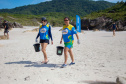 Em mutirão de apenas duas horas, Estado recolhe 7 mil itens de lixo na Ilha do Mel