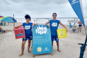 Sanepar oferece atividades de recreação educativa nas praias. Leonardo e Beatriz: recreadores de Matinhos.Foto: Thays Poletto
