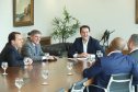 Governador Carlos Massa Ratinho Junior durante reunião com o secretário Nacional de Segurança Pública, general Guilherme Theóphilo e o secretário estadual da Segurança Pública e Administração Penitenciária, general Luiz Felipe Carbonell  -  Curitiba, 19/03/2019  -  Foto: Rodrigo Félix Leal/ANPr