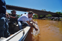 O Governo do Estado, por meio da Secretaria de Desenvolvimento Sustentável e Turismo, realizou neste final de semana (23-24) soltura de peixes, plantio de árvores e atividades de educação ambiental em Campo Mourão, Formosa do Oeste, Quarto Centenário, Alto Paraíso / Porto Figueira.  -  Curitiba, 25/03/2019  -  Foto: Dênis Ferreira Netto/Desenvolvimento Sustentável