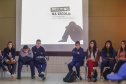 A professora de sociologia, Priscila Matos Drosoek, profere palestra sobre bullying no Colégio Estadual São Cristovão, em São José dos Pinhais.São José do Pinhais, 10-04-19.Foto: Arnaldo Alves / ANPr.