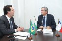 O governador Carlos Massa Ratinho Junior se reuniu na segunda-feira (29), em Brasília, com os embaixadores Nimia Ermelinda da Silva Boschert, do Paraguai, e Fernando Schmidt Ariztía, do Chile, para tratar do projeto do corredor bioceânico entre o Porto de Paranaguá e o Porto de Antofagasta.  -  BRasília, 29/04/2019  -  Foto: Rodrigo Félix Leal/ANPr