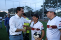 Moradores do Jardim Novo Oásis, em Maringá (Noroeste), ganharam nesta quinta-feira (16) um novo espaço de lazer. O governador Carlos Massa Ratinho Junior e o prefeito Ulisses Maia inauguraram a primeira de 30 unidade no município do programa Meu Campinho. Com 1,5 mil metros quadrados e investimento total de cerca de R$ 400 mil, o local conta com diversos aparelhos de lazer para pessoas de todas as idades.Foto: Rodrigo Felix Leal/ANPr