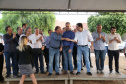 Moradores do Jardim Novo Oásis, em Maringá (Noroeste), ganharam nesta quinta-feira (16) um novo espaço de lazer. O governador Carlos Massa Ratinho Junior e o prefeito Ulisses Maia inauguraram a primeira de 30 unidade no município do programa Meu Campinho. Com 1,5 mil metros quadrados e investimento total de cerca de R$ 400 mil, o local conta com diversos aparelhos de lazer para pessoas de todas as idades. Maringá, 16/05/2019Foto: José Fernando Ogura/ANPr