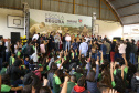 O governador Carlos Massa Ratinho Junior lançou nesta sexta-feira (17) o programa Escola Segura em Londrina, no Norte do Paraná. O colégio estadual Olympia Morais Tormenta, onde aconteceu a solenidade, e outras 17 escolas estaduais do município contam agora com policiais militares que atuarão diariamente para reforçar a segurança no período de aulas. Foto: José Fernando Ogura/ANPr