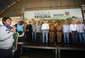 O governador Carlos Massa Ratinho Junior lançou nesta sexta-feira (17) o programa Escola Segura em Londrina, no Norte do Paraná. O colégio estadual Olympia Morais Tormenta, onde aconteceu a solenidade, e outras 17 escolas estaduais do município contam agora com policiais militares que atuarão diariamente para reforçar a segurança no período de aulas. Foto: Rodrigo Felix Leal/ANPr