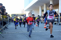 A 2ª Corrida da Casa Militar aconteceu neste domingo (26) em frente ao Palácio Iguaçu. Mais de 3 mil pessoas participaram do evento, que arrecadou agasalho para instituições sociais do Estado e também contribuirá com a campanha Corra para aquecer o inverno de quem precisa.As provas foram de 5 km e 10 km, caminhada de 3 km e kids, com chegada prevista também para o Palácio Iguaçu. Curitiba,26/05/2019 Foto:Jaelson Lucas / ANPr