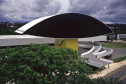Quem visitar o Museu Oscar Niemeyer neste domingo (02/06) poderá conferir as 14 exposições em cartaz e também participar de oficinas de arte gratuitas. Foto: Leonardo Finotti/MON