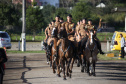 O governador Carlos Massa Ratinho Junior e o presidente em exercício Hamilton Mourão receberam nesta sexta-feira (28) a medalha Heróis da Cavalaria, da Polícia Montada Coronel Dulcídio. A condecoração foi entregue na cerimônia, em Curitiba, que comemora os 140 anos do regimento, que é a unidade mais antiga da Polícia Militar do Paraná.  -  Curitiba, 28/06/2019  -  Foto: José Fernando Ogura/ANPr