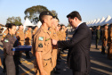 O governador Carlos Massa Ratinho Junior e o presidente em exercício Hamilton Mourão receberam nesta sexta-feira (28) a medalha Heróis da Cavalaria, da Polícia Montada Coronel Dulcídio. A condecoração foi entregue na cerimônia, em Curitiba, que comemora os 140 anos do regimento, que é a unidade mais antiga da Polícia Militar do Paraná.  -  Curitiba, 28/06/2019  -  Foto: José Fernando Ogura/ANPr