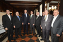 O governador Carlos Massa Ratinho Junior recebe de Nelson Hubner, presidente da AECIC, o título de Personalidade AECIC 2019.Curitiba, 01-07-19.Foto: Arnaldo Alves / ANPr.