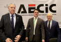 O governador Carlos Massa Ratinho Junior recebe de Nelson Hubner, presidente da AECIC, o título de Personalidade AECIC 2019.Curitiba, 01-07-19.Foto: Arnaldo Alves / ANPr.