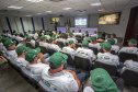 Cerca de 50 pequenos produtores rurais, da Região Centro-Sul do Estado, fizeram uma visita técnica ao Porto de Paranaguá, nesta quinta-feira (11). Os agricultores vieram de Laranjeiras do Sul, Porto Barreiro, Virmond e Nova Laranjeiras. Foto: Claudio Neves/Portos do Paraná