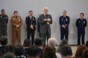 O governador em exercício Darci Piana foi escolhido pelo Instituto Boina Azul, do Rio Grande do Sul, para representar o Paraná na homenagem à Segurança Pública do Estado. A solenidade de entrega da Medalha de Grau Cavaleiro ocorreu nesta quinta-feira (18) no salão de atos do Palácio Iguaçu. Foto: José Fernando Ogura/ANPr