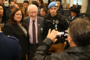 O governador em exercício Darci Piana foi escolhido pelo Instituto Boina Azul, do Rio Grande do Sul, para representar o Paraná na homenagem à Segurança Pública do Estado. A solenidade de entrega da Medalha de Grau Cavaleiro ocorreu nesta quinta-feira (18) no salão de atos do Palácio Iguaçu. Foto: José Fernando Ogura/ANPr