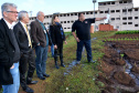 Presos da Penitenciária Central do Estado - Unidade de Progressão (PCE-UP), localizada em Piraquara, na Região Metropolitana de Curitiba, trabalham no plantio de hortaliças e verduras orgânicas produzidas no terreno da unidade penal. Nesta quinta-feira (18), o secretário de Estado da Agricultura e Abastecimento, Norberto Anacleto Ortigara, conheceu a iniciativa, que pode ser ampliada para outras regiões do Estado. Foto: Divulgação/SEAB