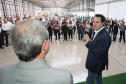 O governador Carlos Massa Ratinho Junior participou nesta terça-feira (23), em Cascavel, do evento de certificação SISBI (Sistema Brasileiro de Inspeção de Produtos de Origem Animal) para a Granja Refem, que desenvolve um projeto pioneiro no Estado de produção de ovos a partir da criação de galinhas sem gaiola.Foto: Arnaldo Alves / ANPr.