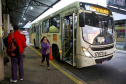 Segurança, praticidade e menos tempo de deslocamento. Essas foram as impressões dos usuários que estreiaram nesta terça-feira (30) a mais nova linha de ônibus metropolitano da Região de Curitiba. Convênio assinado entre o Governo do Estado e a Prefeitura de Curitiba possibilitou a integração entre os terminais de Pinhais e Centenário, na Capital. Com isso, a linha Jardim Iraí foi ampliada e passou a se chamar Pinhais/Centenário.