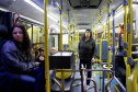 Segurança, praticidade e menos tempo de deslocamento. Essas foram as impressões dos usuários que estreiaram nesta terça-feira (30) a mais nova linha de ônibus metropolitano da Região de Curitiba. Convênio assinado entre o Governo do Estado e a Prefeitura de Curitiba possibilitou a integração entre os terminais de Pinhais e Centenário, na Capital. Com isso, a linha Jardim Iraí foi ampliada e passou a se chamar Pinhais/Centenário.