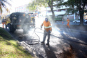 Do Bairro Novo ao Santa Cândida, 59 ruas de Curitiba passam por obras de recuperação e revitalização com apoio do Governo do Estado. O governador Carlos Massa Ratinho Junior e o prefeito Rafael Greca assinaram em março deste ano a homologação de obras de fresagem e recape em 47 quilômetros de vias de 36 bairros da Capital. O investimento soma R$ 25,3 milhões.