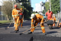 Do Bairro Novo ao Santa Cândida, 59 ruas de Curitiba passam por obras de recuperação e revitalização com apoio do Governo do Estado. O governador Carlos Massa Ratinho Junior e o prefeito Rafael Greca assinaram em março deste ano a homologação de obras de fresagem e recape em 47 quilômetros de vias de 36 bairros da Capital. O investimento soma R$ 25,3 milhões.