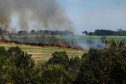 O Corpo de Bombeiros do Paraná reforçou o trabalho preventivo e de comunicação que desenvolve em todas as suas sedes regionais sobre os cuidados para evitar incêndios. O inverno é o período do ano que costuma registrar aumento no número de queimadas nas vegetações em função do clima seco, falta de chuvas e ventos fortes. Foto: Geraldo Bubniak/ANPr