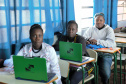 Professora de português usa programa online para ensinar irmãs haitianas. Foto: Divulgação/SEED
