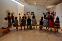 Na terça-feira, 20/8, acontecerá no Museu Oscar Niemeyer mais um encontro do programa Arte Para Maiores. Desta vez, a mediação será na exposição “África: Mãe de Todos Nós”, que reúne uma significativa coleção de máscaras africanas. Foto: Maita Franco/MON