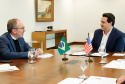 O governador Carlos Massa Ratinho Junior se reuniu nesta quinta-feira (22), no Palácio Iguaçu, com o cônsul-geral dos Estados Unidos em São Paulo, Adam Shub, para debater possíveis parcerias que atendam as áreas de educação e segurança pública. 