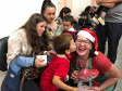 Brinquedos, sorrisos, esperança e, claro, o Papai Noel. Foi assim a segunda-feira (16) de cerca de 400 crianças que passam por tratamento no ambulatório e na pediatria do Hospital do Trabalhador (HT) e também no Centro de Atendimento Integral ao Fissurado Lábio-Palatal (Caif), em Curitiba. Foto: Andressa Oliveira/SESA