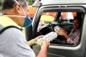 Caminhoneiros recebem kit alimentação no Porto de Paranaguá. Foto: Portos do Paraná