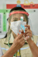 Caminhoneiros recebem vacina contra a gripe no Porto de Paranaguá. Foto: Claudio Neves