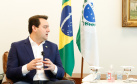 O governador Carlos Massa Ratinho Junior considera que o Paraná será um dos primeiros estados do Brasil a retomar as atividades econômicas após a pandemia do novo coronavírus.Em videoconferência com empresários paranaenses, promovido pelo Sebrae-PR, nesta terça-feira,26, Ratinho Junior afirmou que o governo estadual já está elaborando projetos para estimular a economia, e reforçou que haverá aporte de recursos públicos em obras urbanas e de logística que vão contribuir para a retomada.