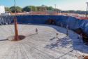 Do alto, o grande receptor circular em construção pela Companhia de Saneamento do Paraná (Sanepar) chama atenção. Ele é peça-chave na ampliação da Estação de Tratamento de Esgoto (ETE) Norte, em Londrina, na Região Norte do Paraná. Foto Gilson Abreu